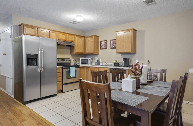 Cheerful 2 Bedrooms 2 Full Bathrooms Duplex