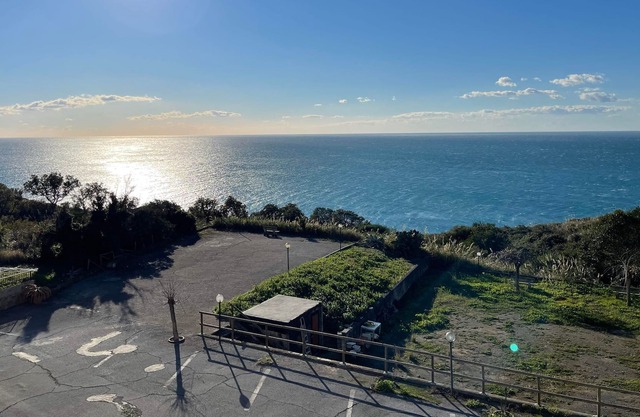 Cheerful 2 bedroom sea view house