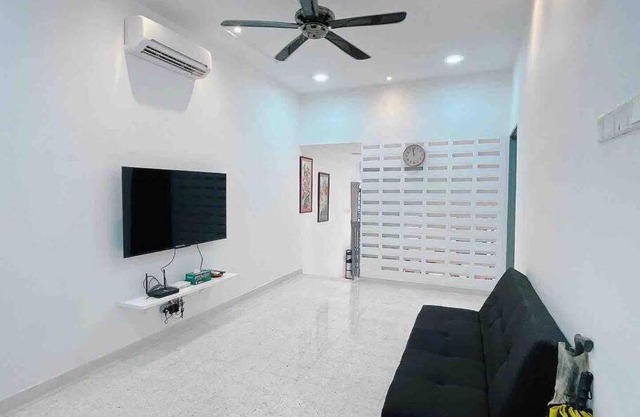 Cheerful 27 Home with BBQ grill