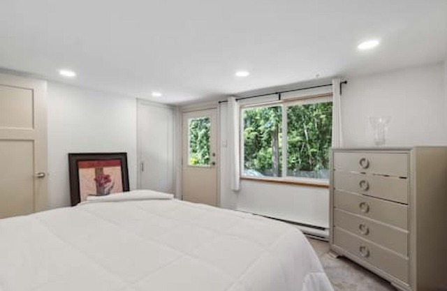 Cheerful 2BR Oasis In North Van