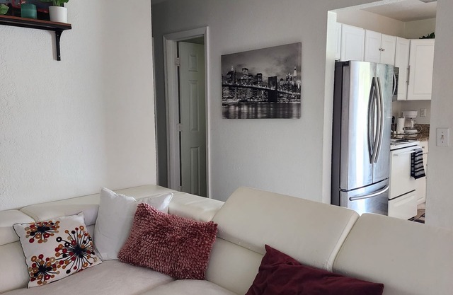 Cheerful 3.5 bedroom house with firepit near UCF