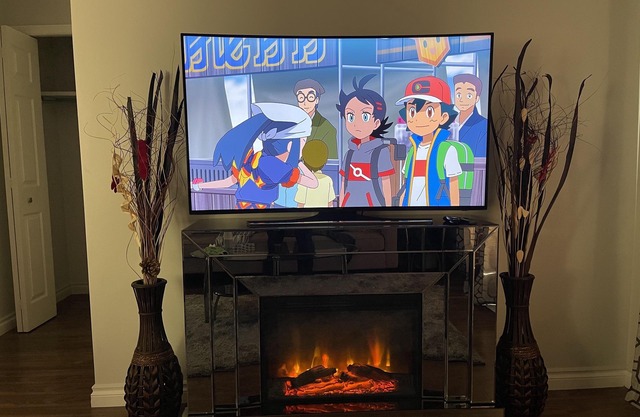 Cheerful 3-bedroom home with indoor fireplace. Netflix