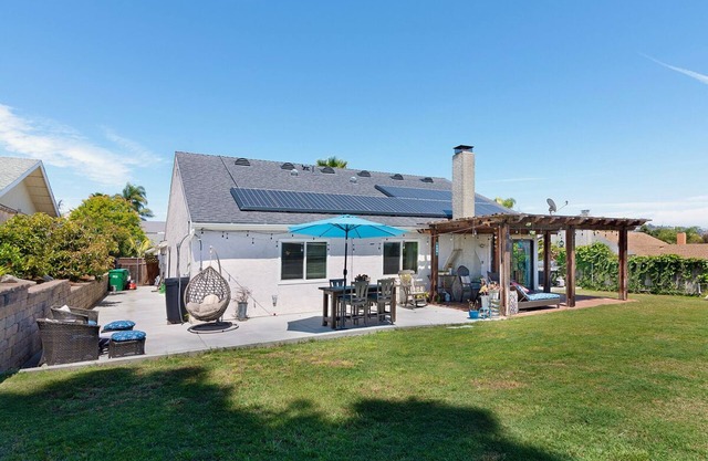 Cheerful 3 bedroom home with beautiful canyon view