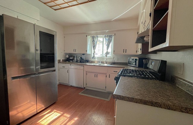 Cheerful 3-bedroom house in central Visalia