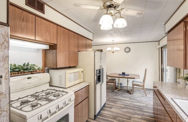 Cheerful 3 bedroom house near Lake Erie