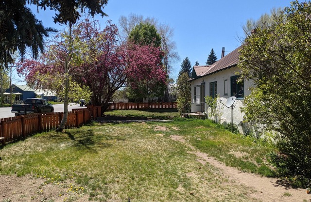 Cheerful 3 bedroom in convenient location with a hot tub.