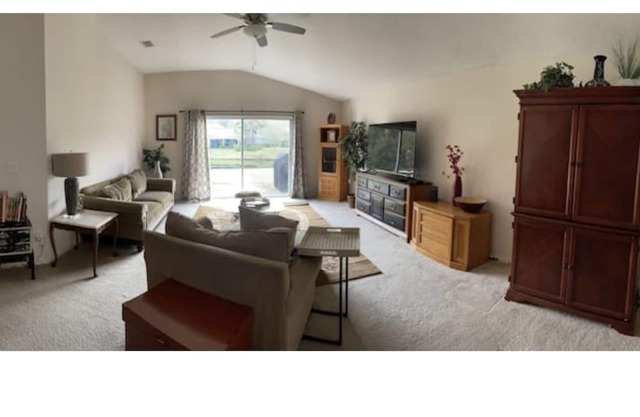Cheerful 3 bedroom and 2 bathroom room house on a pond.