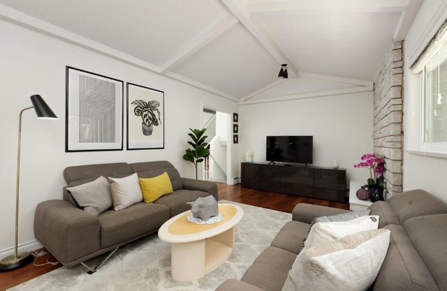 Cheerful 3 BR beautiful house