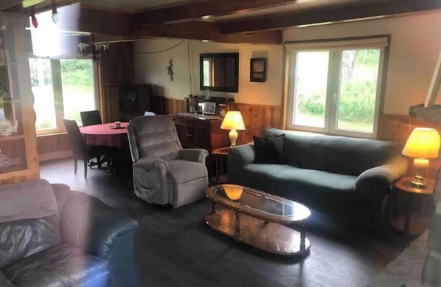 Cheerful 3 bedroom home with mountain view