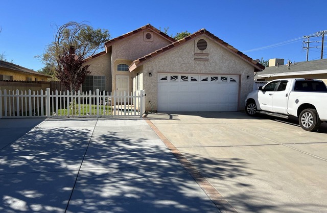 Cheerful 3BR 2BA Sauna: Spa: Pool/P-Pong Table+ More