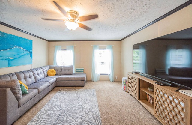 Cheerful 4 bedroom cottage on Kentucky lake