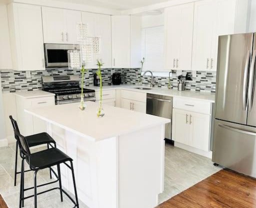 Cheerful 4-bedroom home with free parking