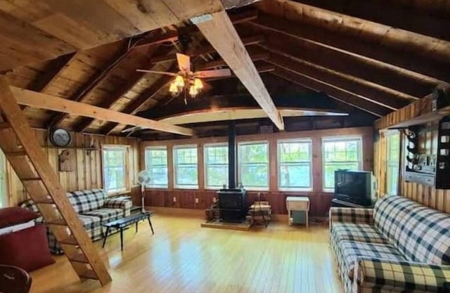 Cheerful 4 Bedroom on The Water