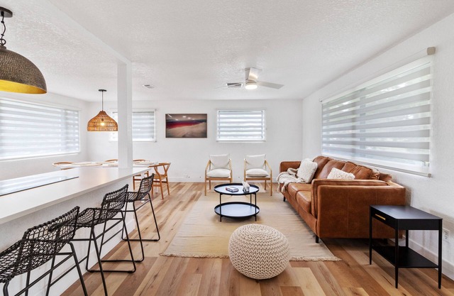 Cheerful 4-bedroom POOL Home, Next to Universal