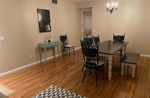 Cheerful 4-bedroom residential home with Jacuzzi
