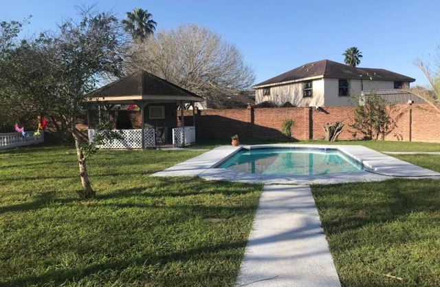 Cheerful 4-bedroom with pool, Gazebo, Nature Lovers, SPACE-X, SPI, City Center