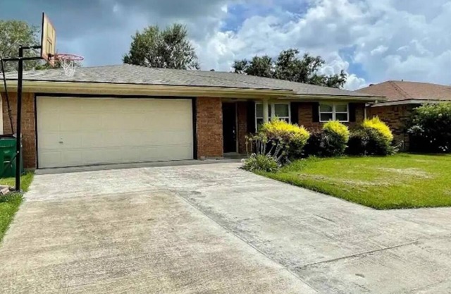 Cheerful 4-Bedroom home with free parking
