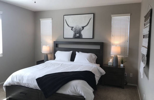 Cheerful 4 bedroom with garage parking