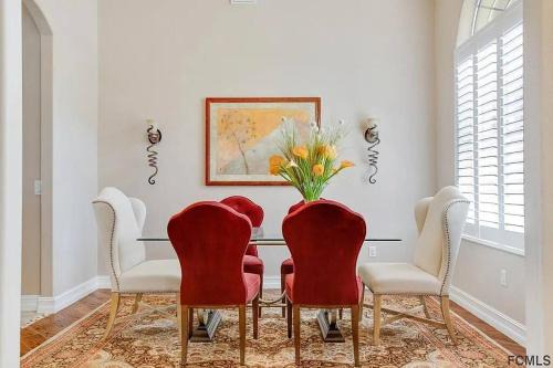 Cheerful 4 bedrooms 3 bath pool in a quiet neighborhood