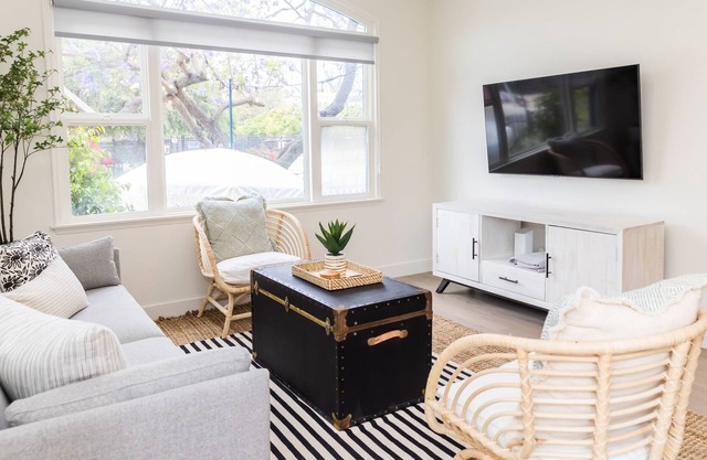 New! Cheerful 4BD Home in Little Italy - Villa Two