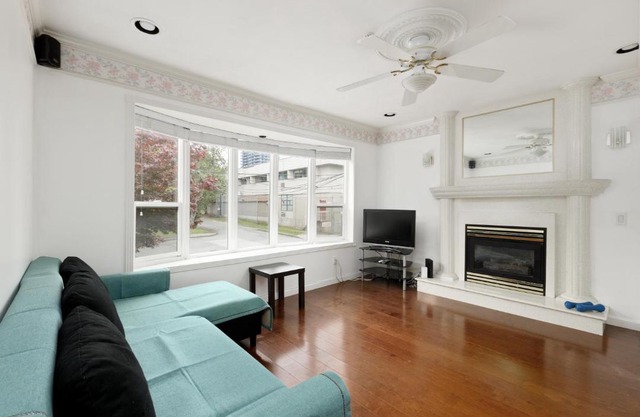Cheerful 5-bdrms house in Vancouver