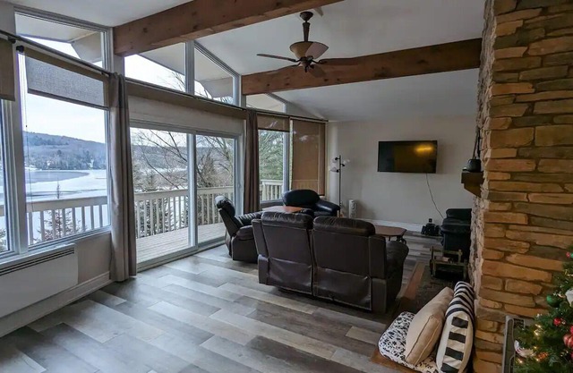 Cheerful 5-Bedroom Lake Frontnn