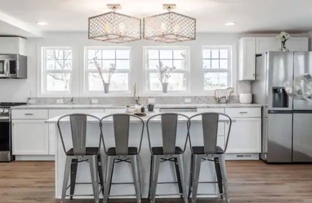 Cheerful 5 Bedroom Modern Farmhouse