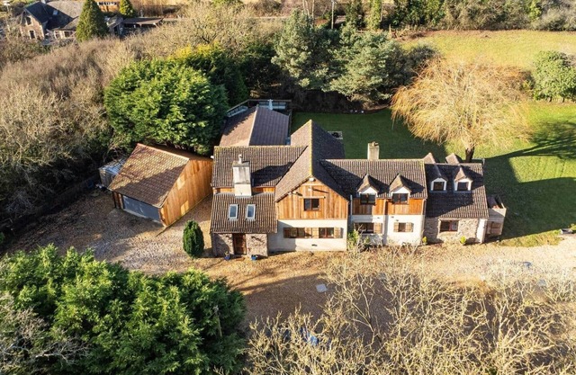 Beautiful 7 bedroom house with hot tub sleeping 25