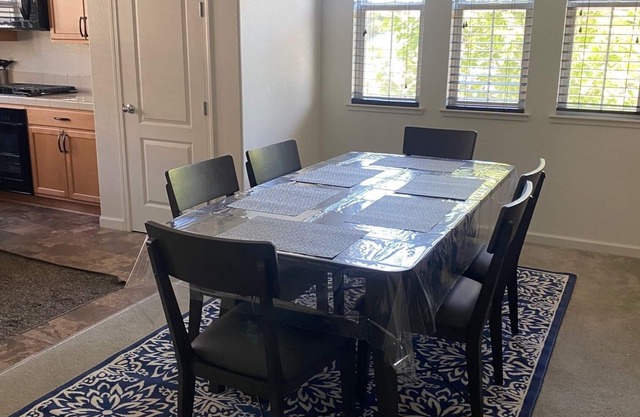 Cheerful and bright 4 bedroom 3.5 bath townhouse