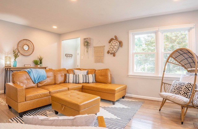 Cheerful Beach House with Rec House