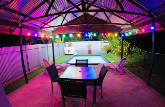 Cheerful modern Villa with outdoor pool only 5 minutes to Apia!