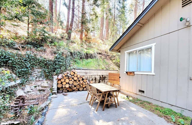 Cheerful Cabin near lake & skii resort