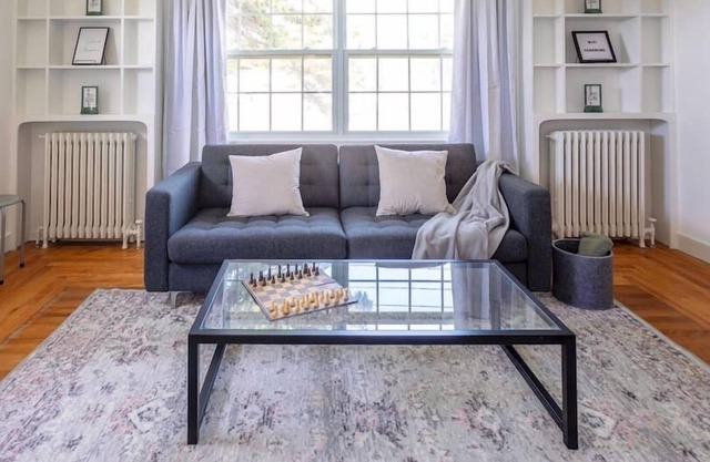 Cheerful + Central 2 bdrm - Smart TV + Laundry