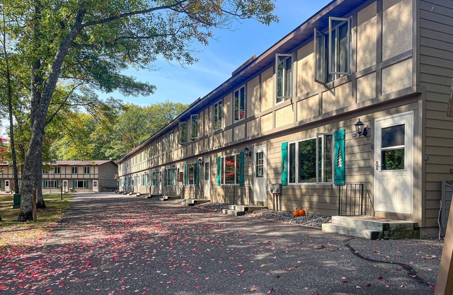 Hundefreundliche Wohnung w / private Terrasse, gemeinsames Tennis, Basketball und Spielzimmer