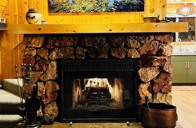 Cheerful Couples Get-Away Cabin at 8,500 Feet