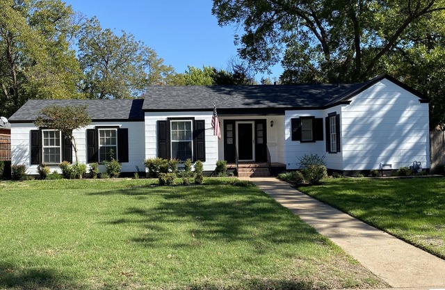 Cheerful Country Club Cottage Near MSU