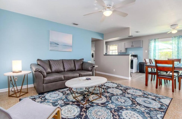 Cheerful Cozy Cottage in South Tampa