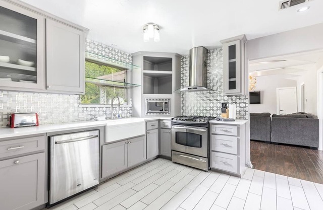 Cheerful entire home located in the Heart of DFW!