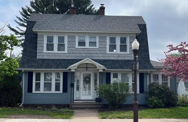 Cheerful home away from home in welcoming Wausau!