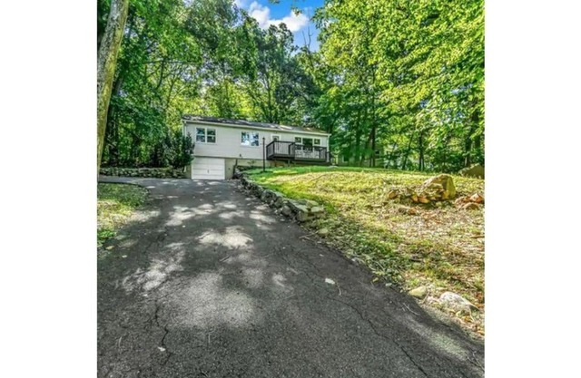 Cheerful New England home near Quinnipiac University