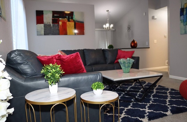 Cheerful, Newly furnished 3 bdrm home with indoor fireplace.