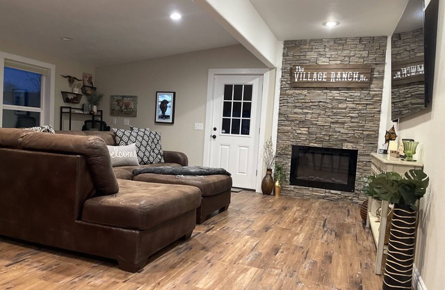Cheerful Newly remodeled 3-bedroom farmhouse