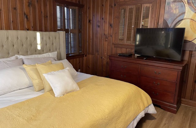 CHEERFUL SPACIOUS UNIQUE OLDER HOME