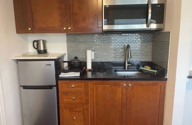 Cheerful studio close Langara/49