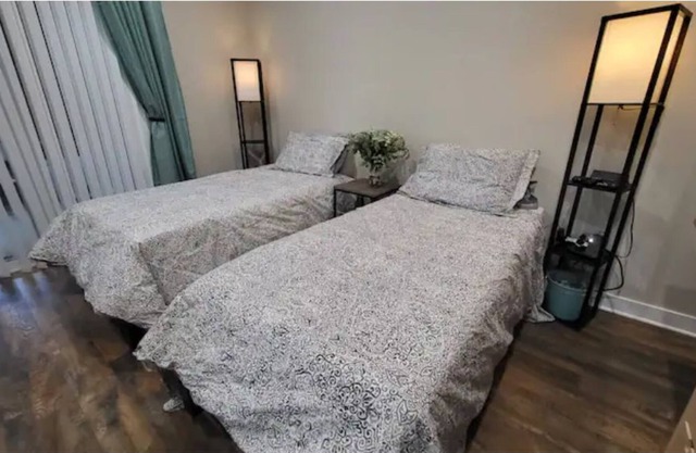 Cheerful studio with private entrance & parking