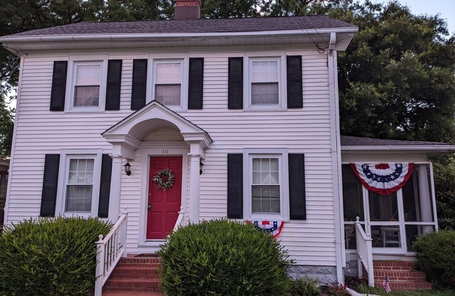 Cheerful three-bedroom Cottage