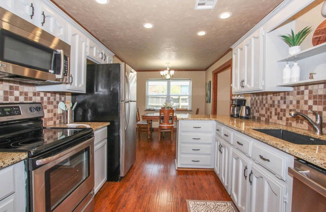 Cheerful Three Bedroom Home Jenks/Tulsa Oklahoma