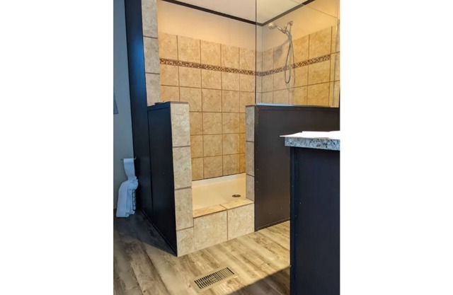 Cheerful Three Bedroom Mobile Home in the Country