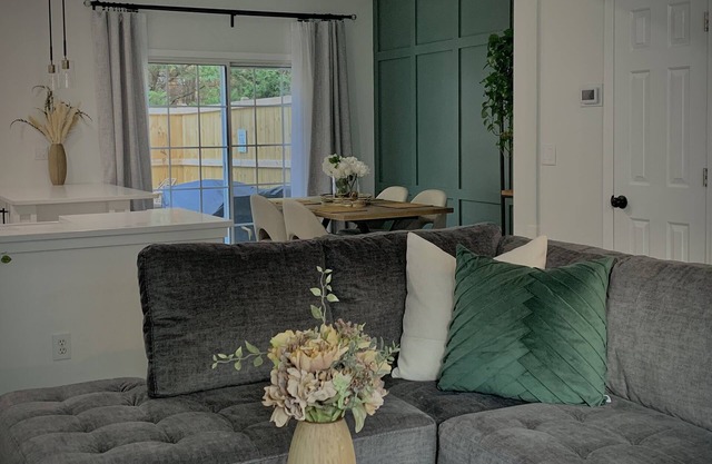 Cheerful town home with private patio, close to downtown Alpharetta.