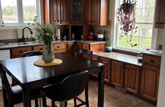 Cheerful Two Bedroom Country Home